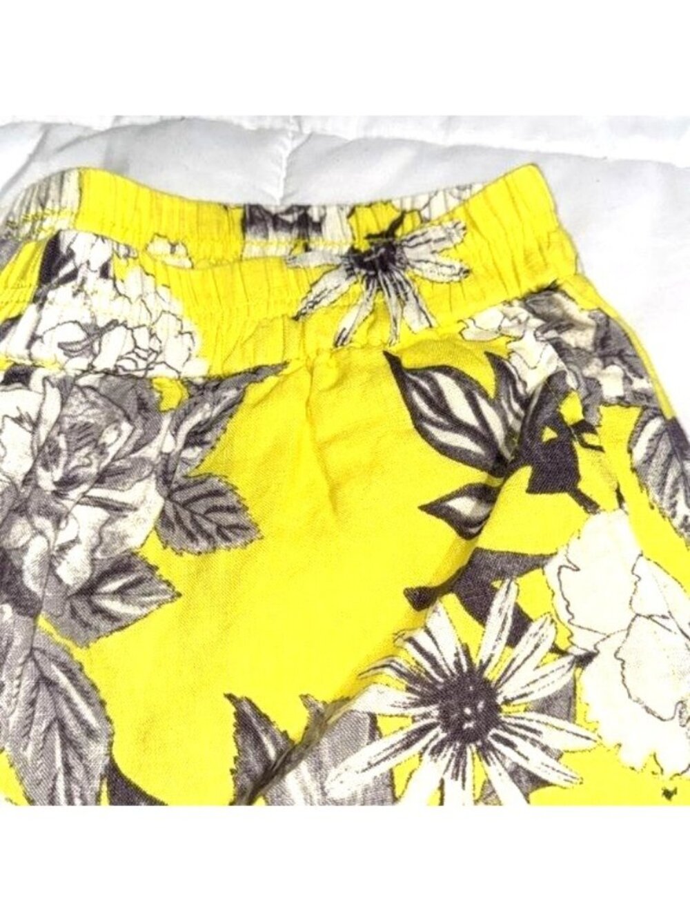 Kut From The Kloth Floral Yellow & Gray Linen-Blend Womens Shorts Size 2 - Picture 2 of 7